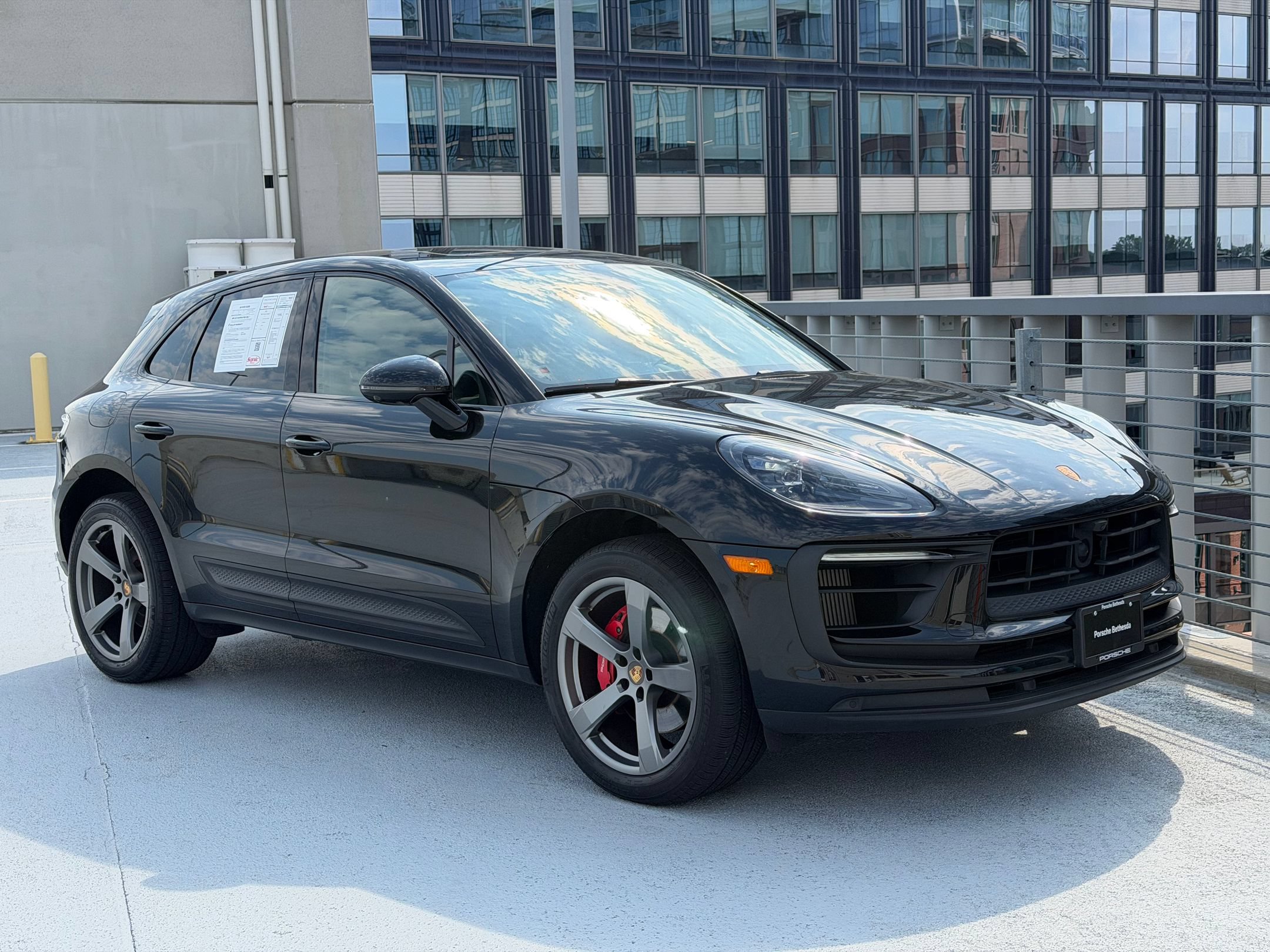 Certified 2024 Porsche Macan S AWD/4WD image 7
