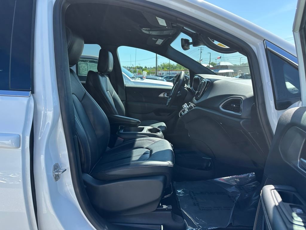 Used 2025 Chrysler Pacifica Select FWD image 20