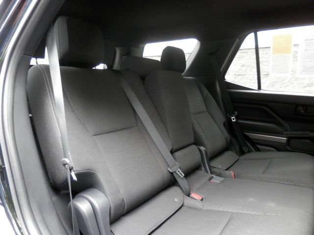 Used 2025 Toyota 4Runner SR5 AWD/4WD image 35