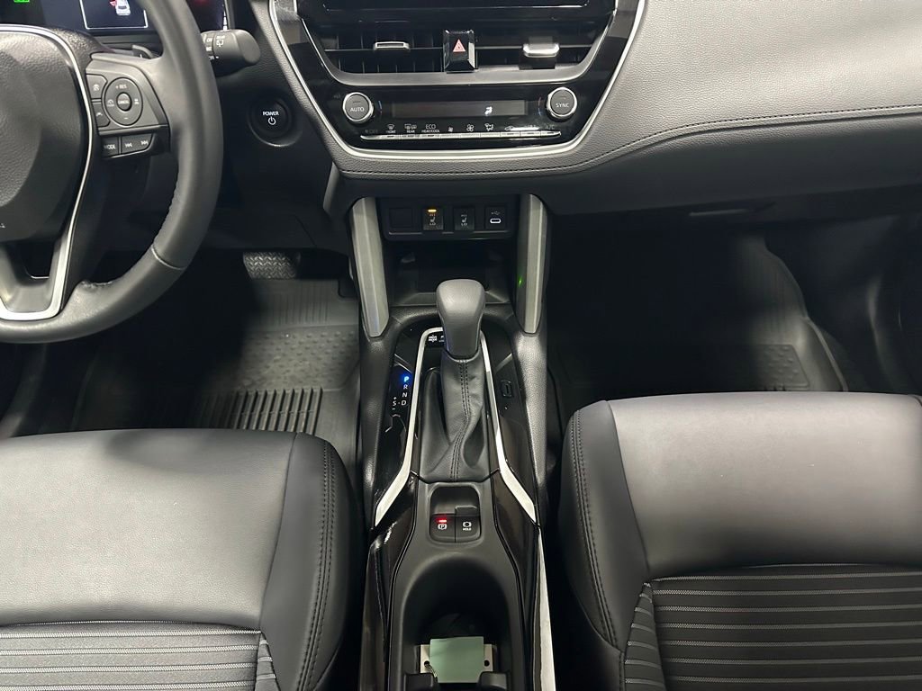 Used 2025 Toyota Corolla Cross XSE image 38