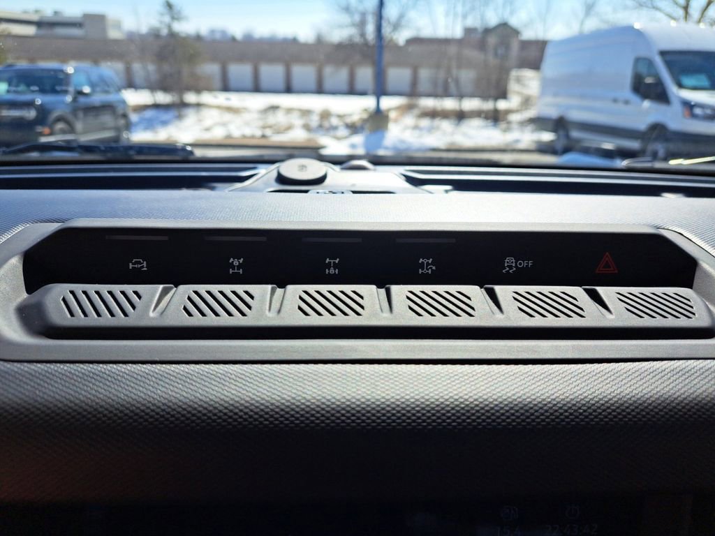 Used 2025 Ford Bronco Badlands image 32