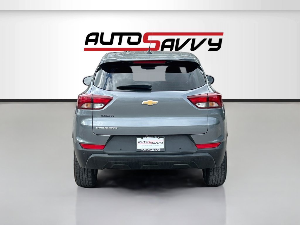Used 2021 Chevrolet TrailBlazer LS w/ LPO, Blackout Package FWD image 6