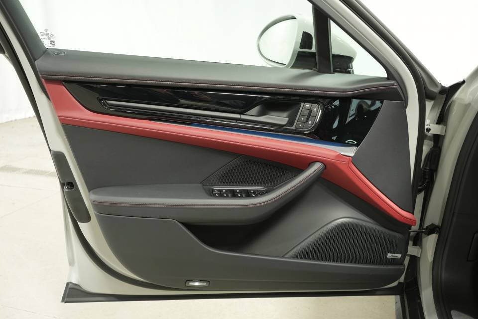 New 2026 Porsche Panamera 4 AWD/4WD image 24