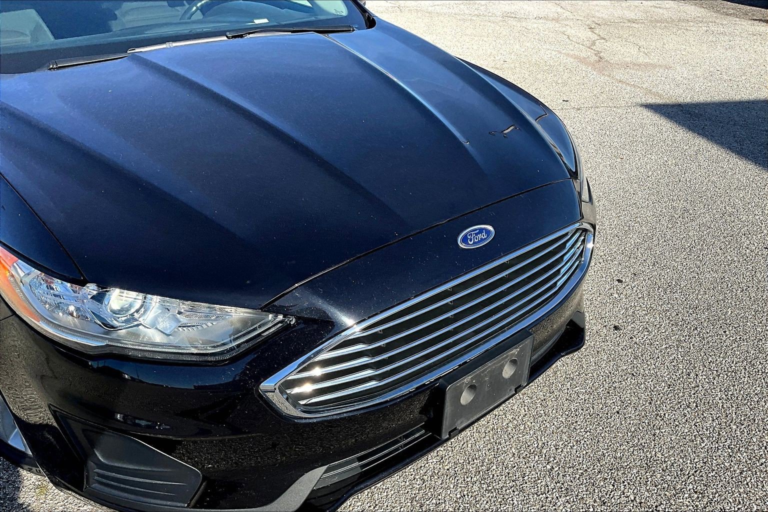 Used 2019 Ford Fusion SE image 3