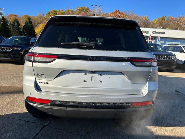 New 2025 Jeep Grand Cherokee Altitude image 4