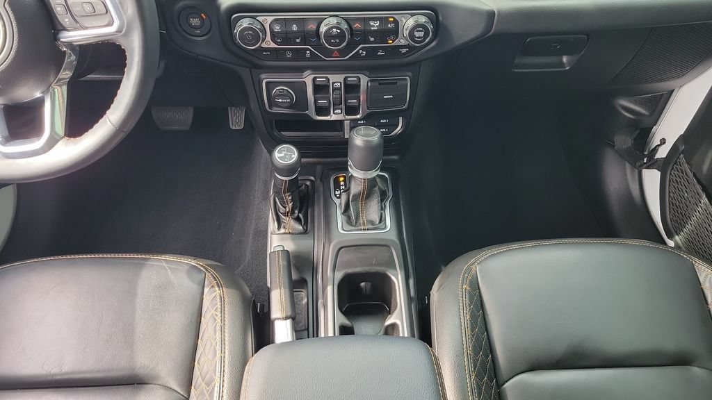 Used 2022 Jeep Wrangler Unlimited Sahara AWD/4WD image 15