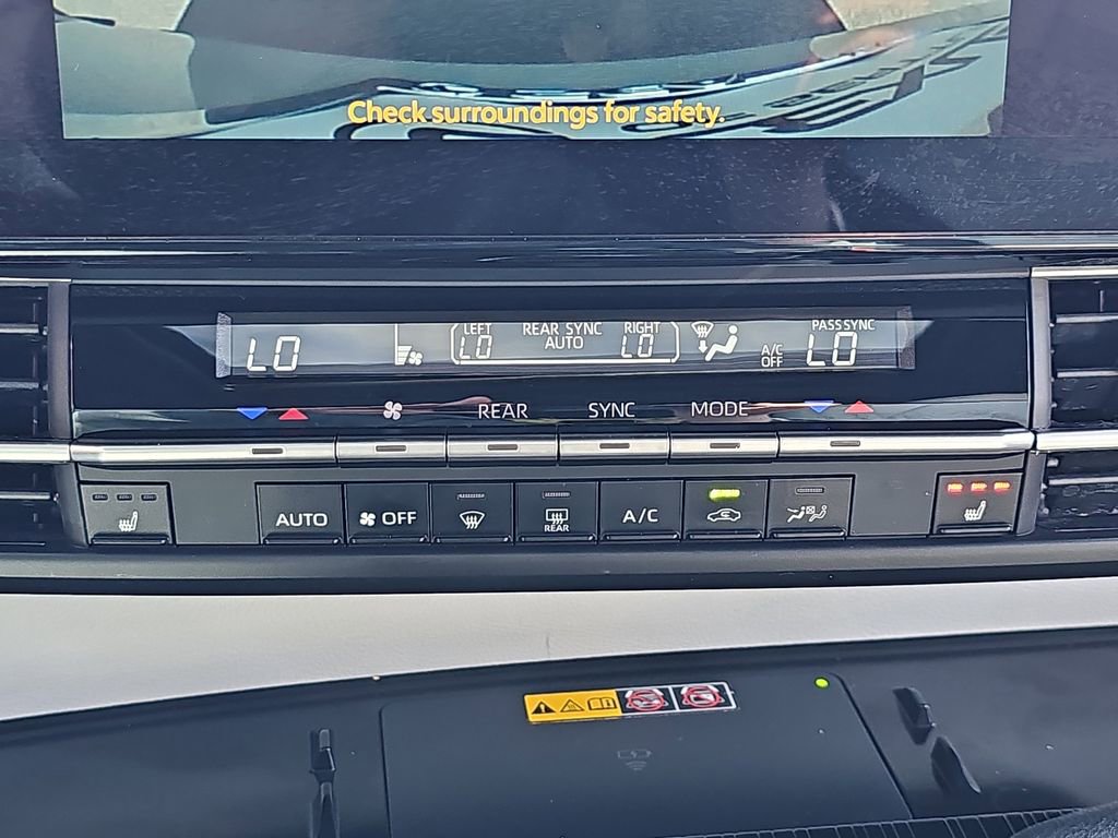 Used 2025 Toyota Sienna XSE AWD/4WD image 28