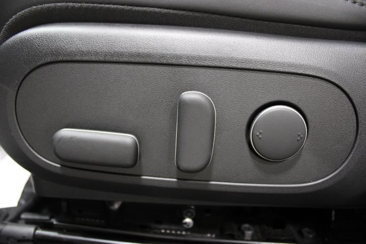Used 2024 Hyundai Kona Limited FWD image 20