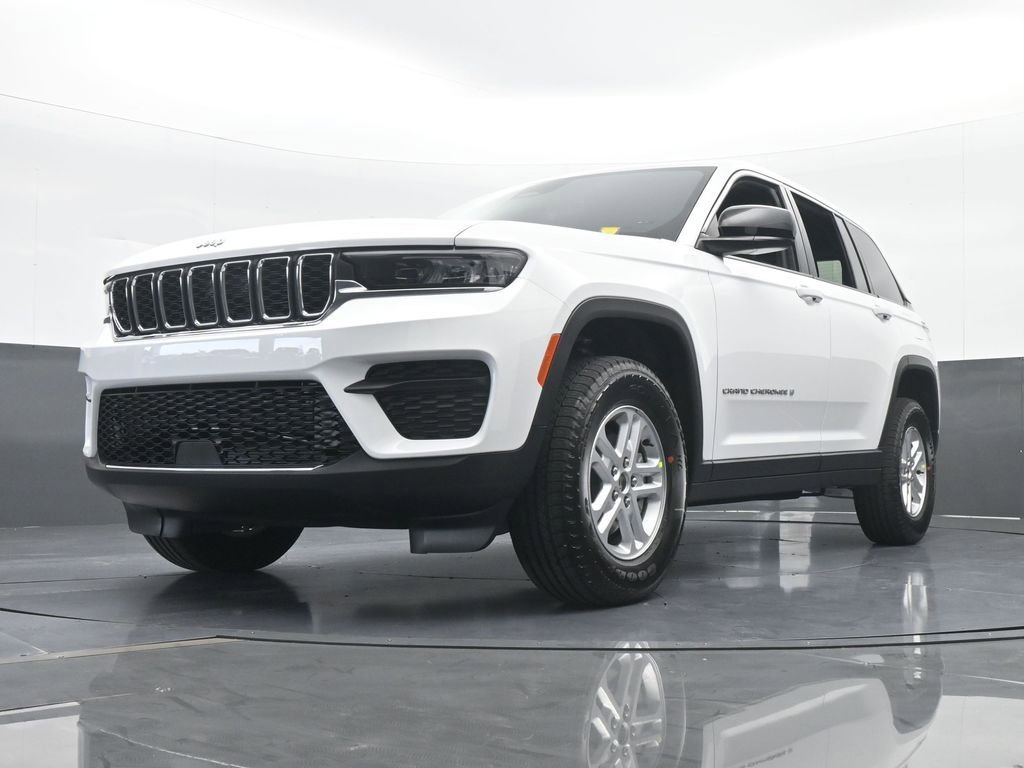 Used 2025 Jeep Grand Cherokee Laredo image 52