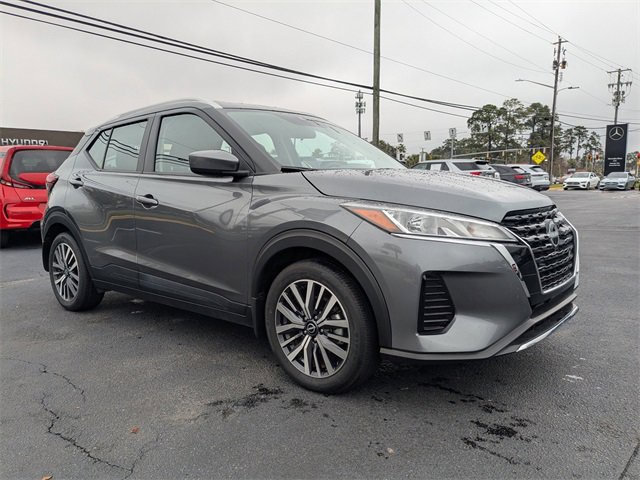 Used 2022 Nissan Kicks SV image 2