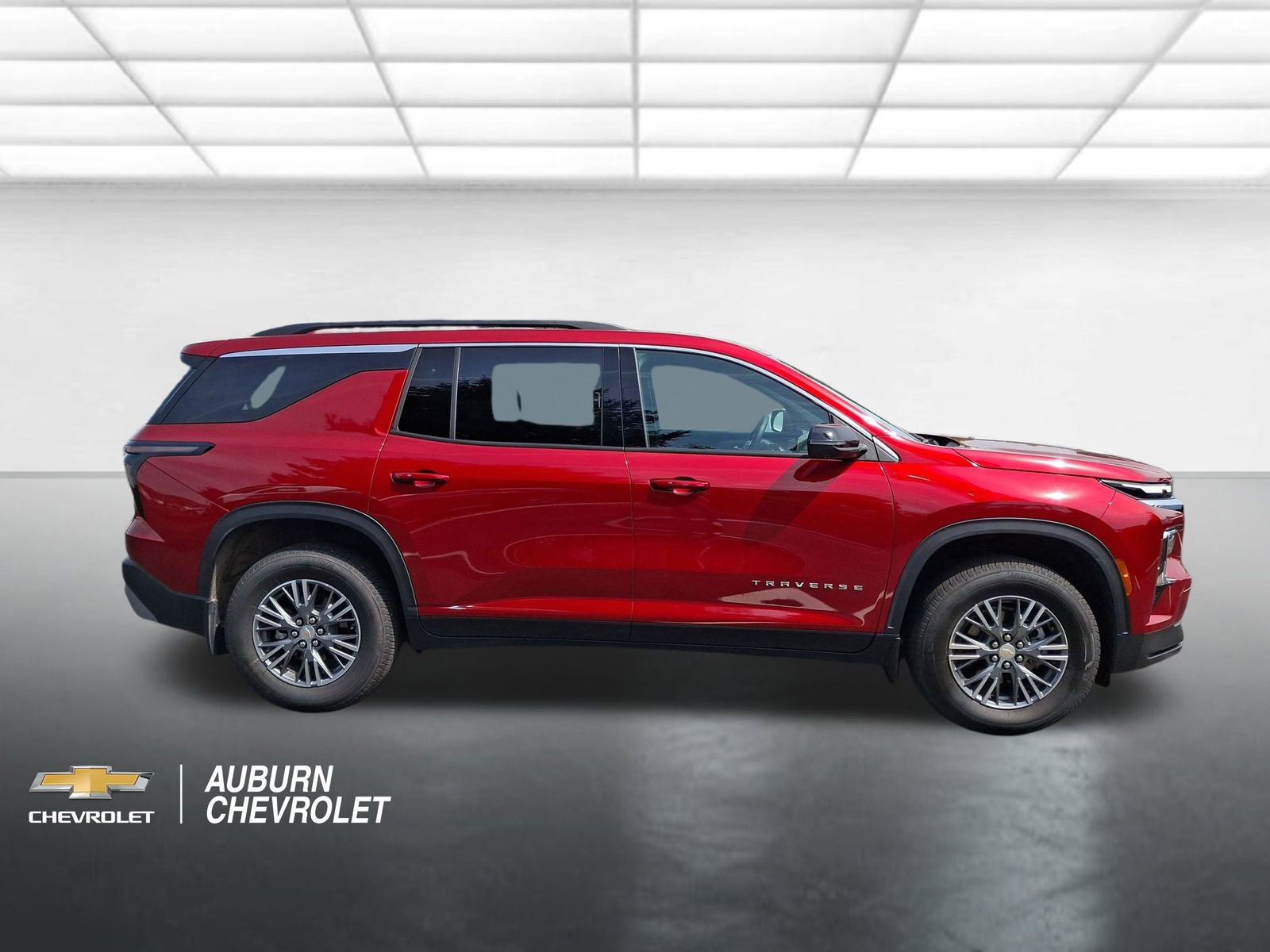 Used 2025 Chevrolet Traverse LT w/ Driver Confidence Package FWD image 2