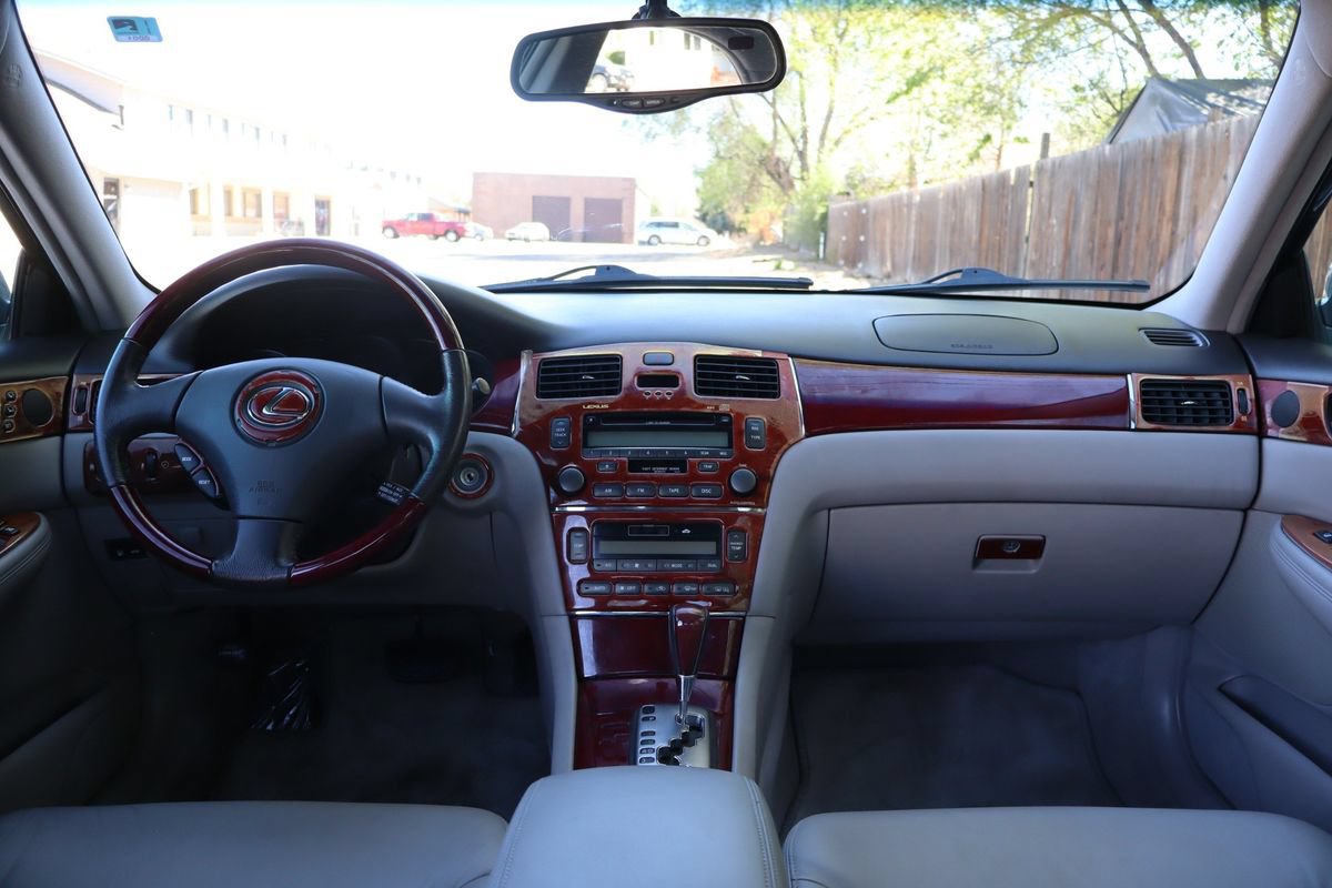 Used 2004 Lexus ES 330 w/ Premium Pkg FWD image 16