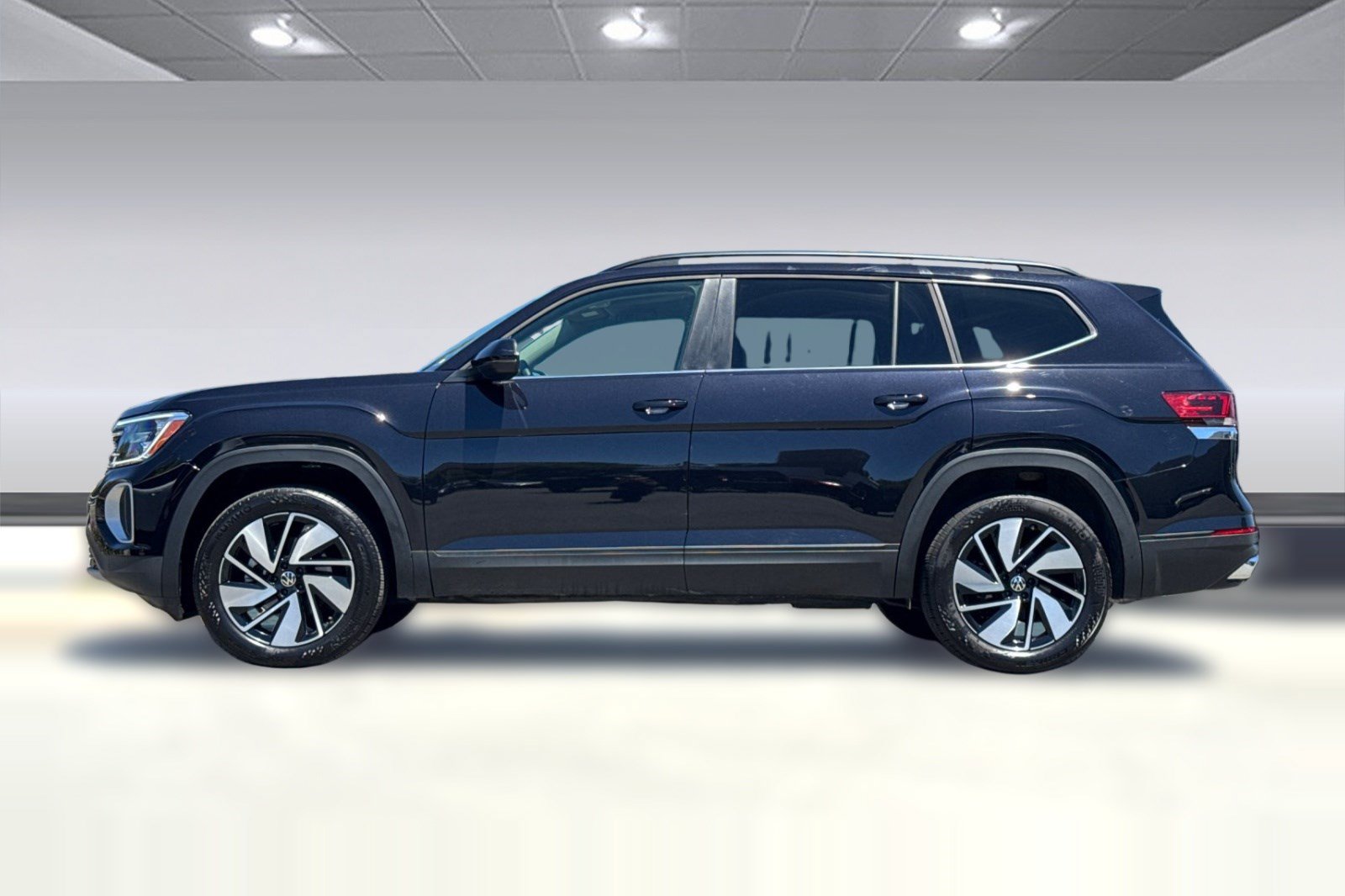 Used 2026 Volkswagen Atlas SE AWD/4WD image 2