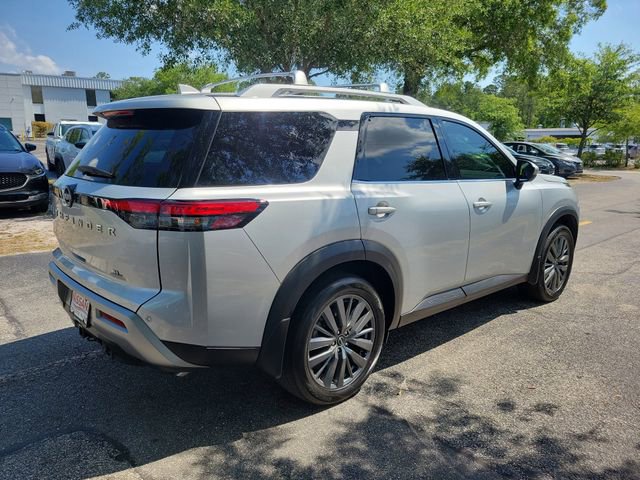 Used 2024 Nissan Pathfinder SL w/ SL Premium Package FWD image 2
