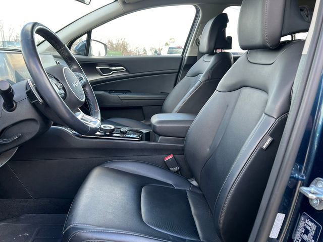 Used 2023 Kia Sportage EX image 3