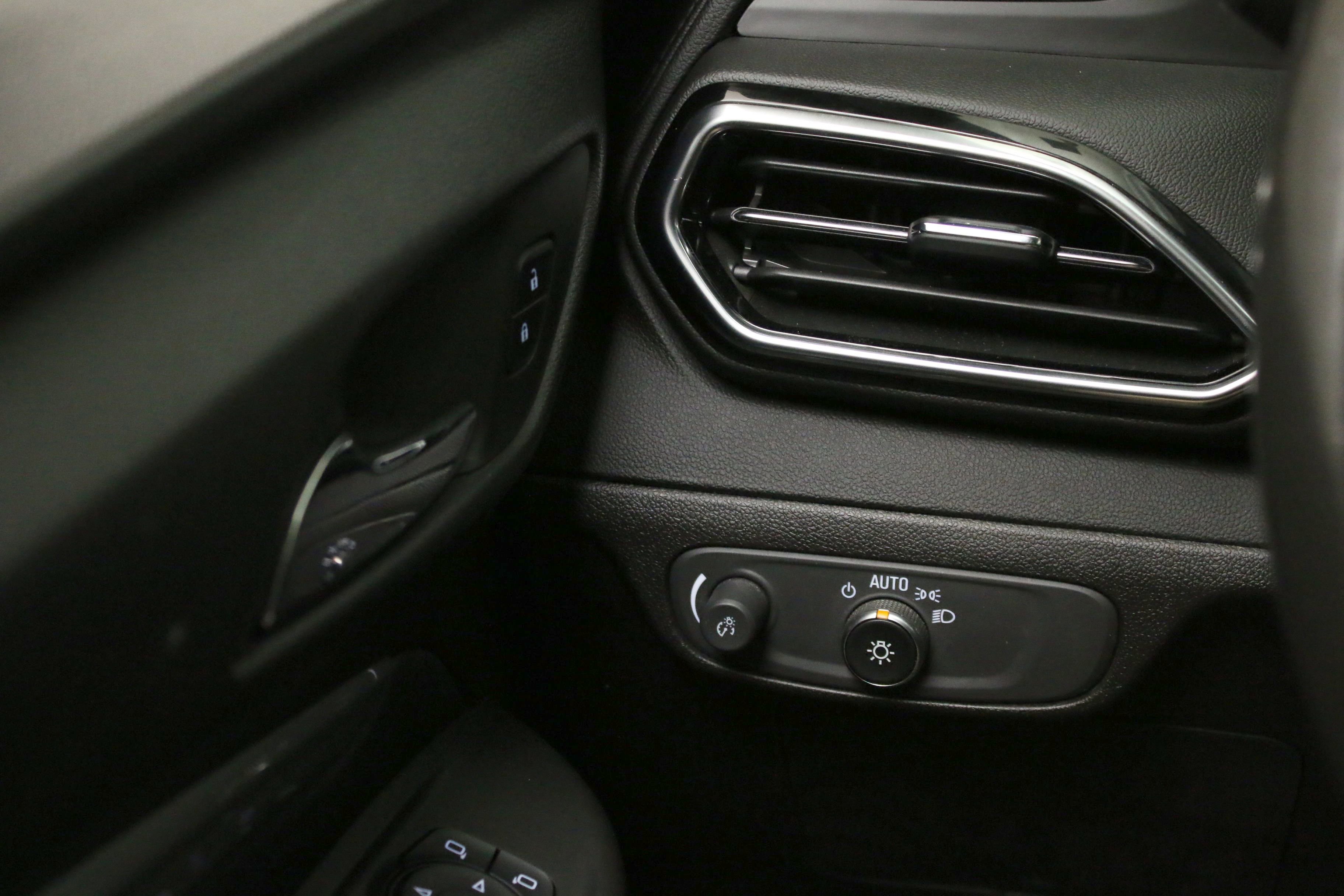 Used 2023 Chevrolet Bolt EUV LT w/ Convenience Package image 16
