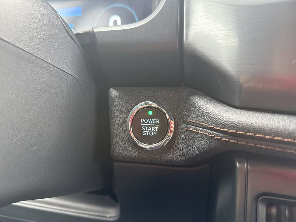 Used 2022 Ford F150 Lightning Lariat image 32