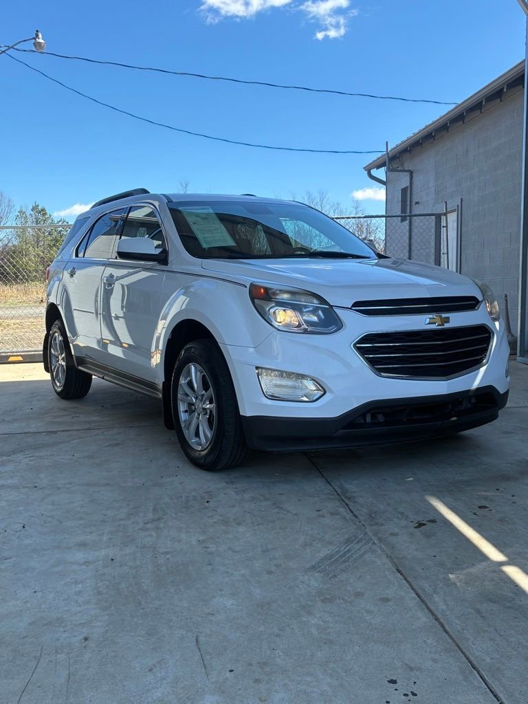 Used 2017 Chevrolet Equinox LT image 3