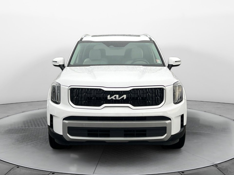 Used 2023 Kia Telluride EX w/ EX Captain's Chair Package image 2
