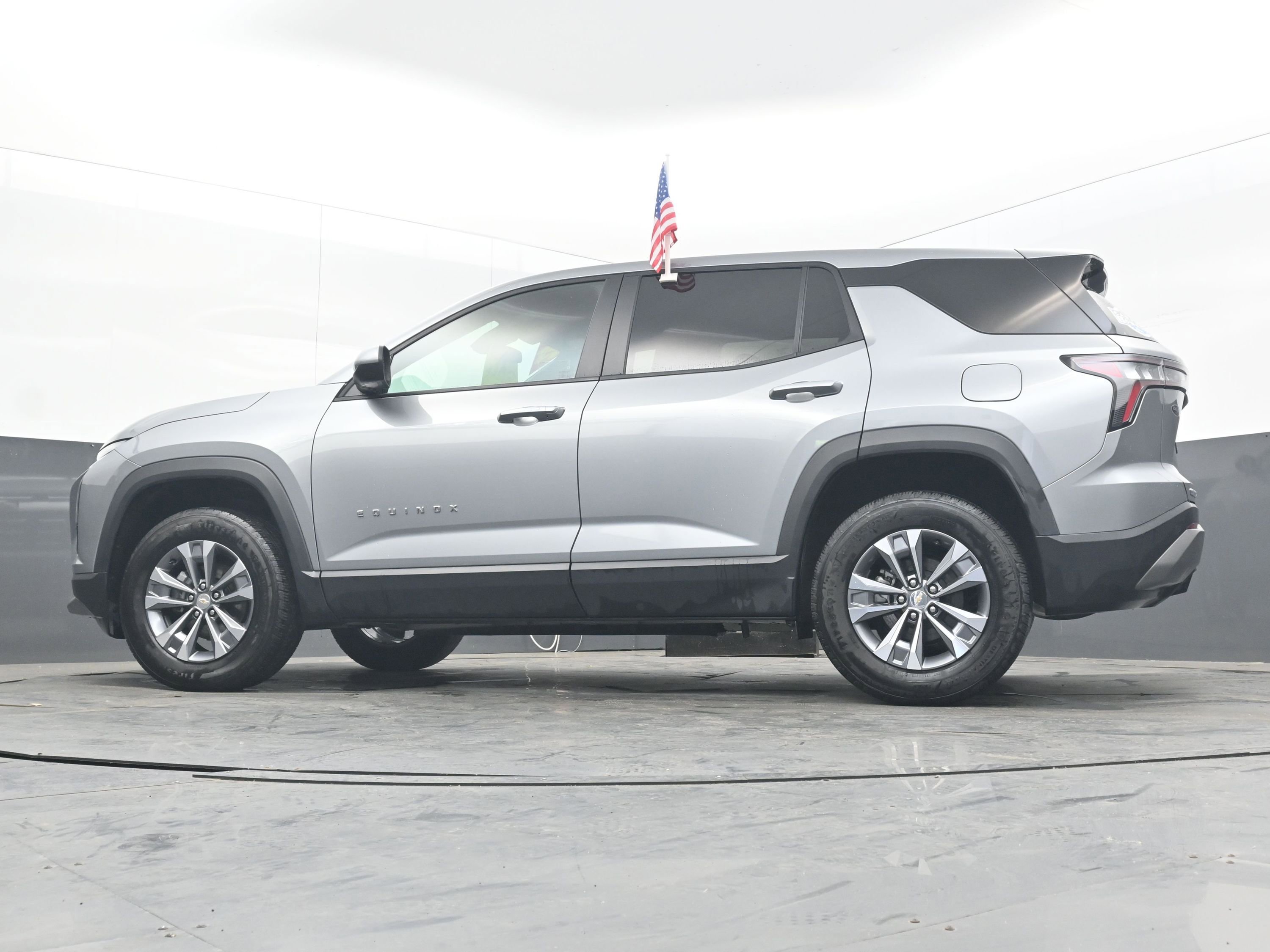 Used 2025 Chevrolet Equinox LT FWD image 28