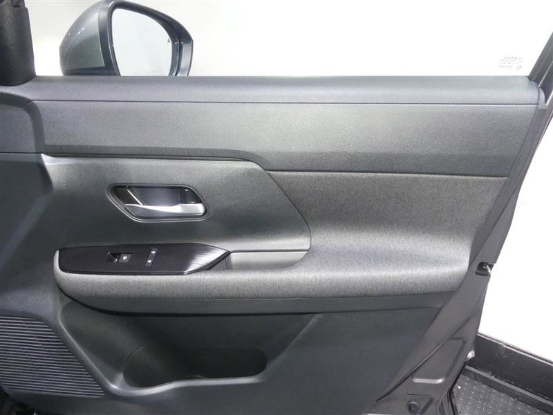 Used 2025 Nissan Kicks SV image 19