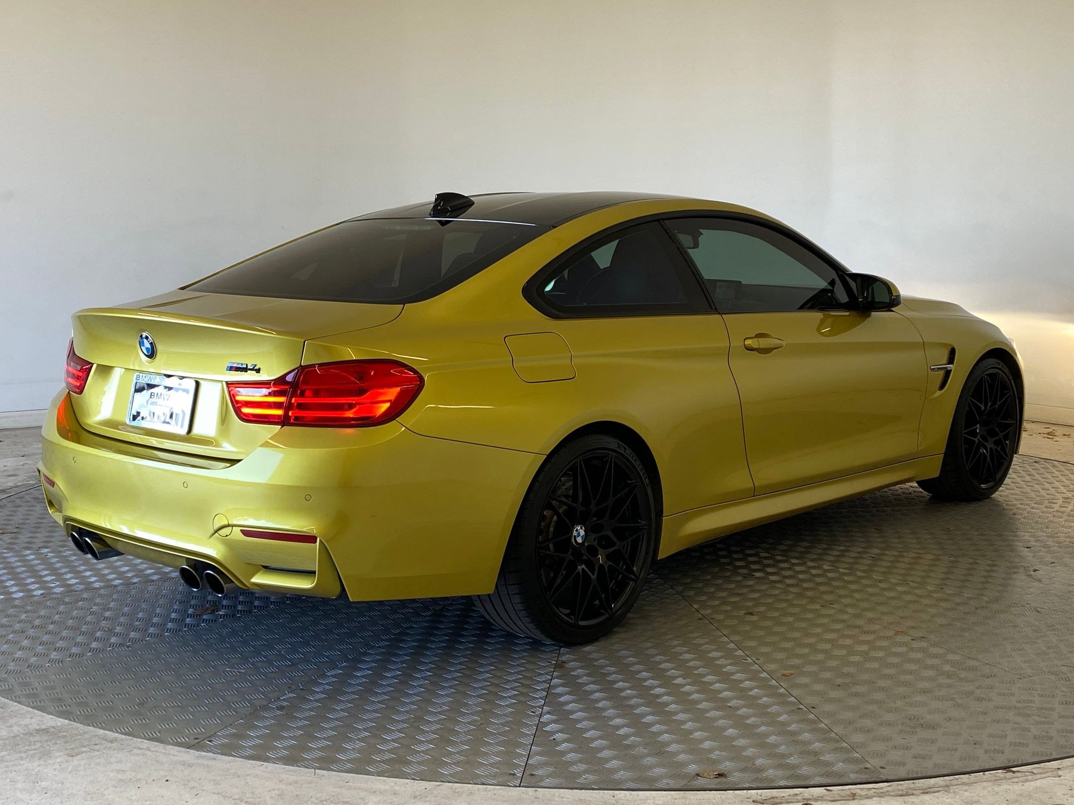 Used 2017 BMW M4 Coupe image 9