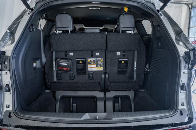 New 2026 Toyota Sienna Platinum image 10