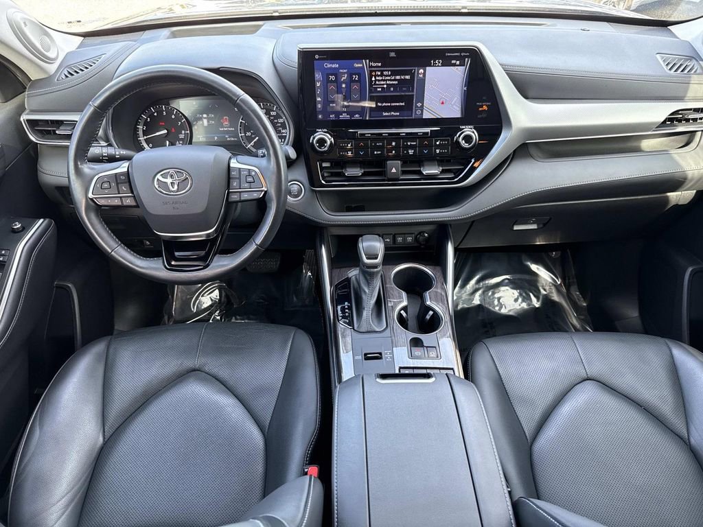 Used 2021 Toyota Highlander Platinum image 21