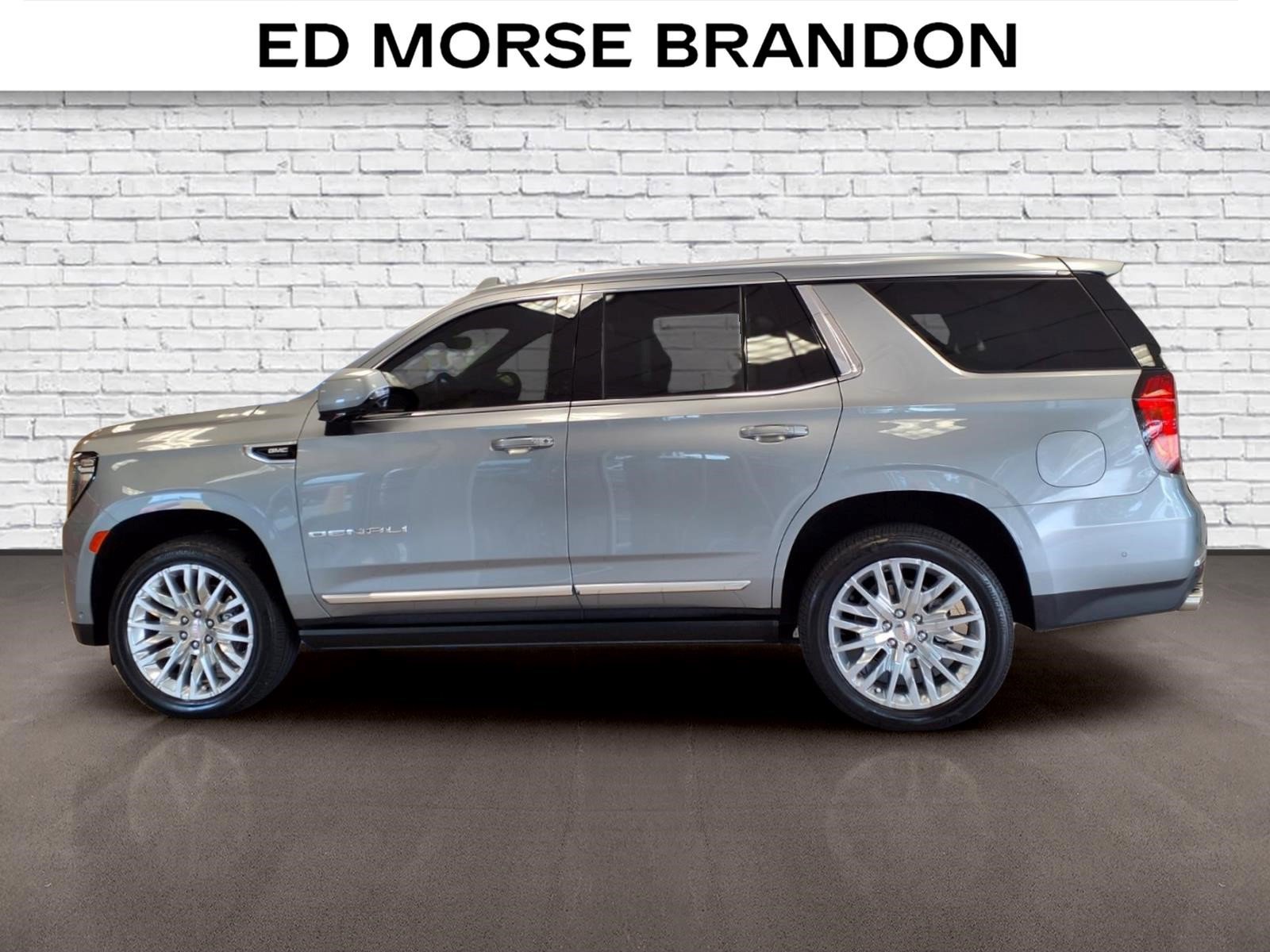 Used 2023 GMC Yukon Denali w/ Denali Reserve Package AWD/4WD image 2