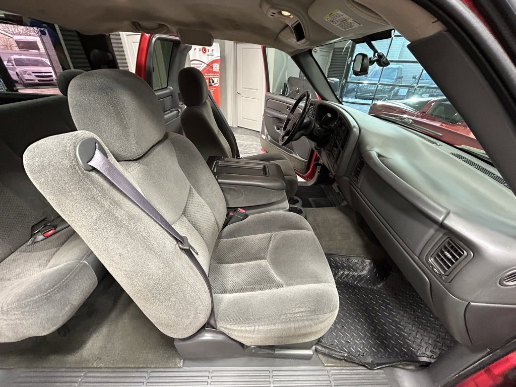 Used 2005 Chevrolet Silverado 2500 LS image 36