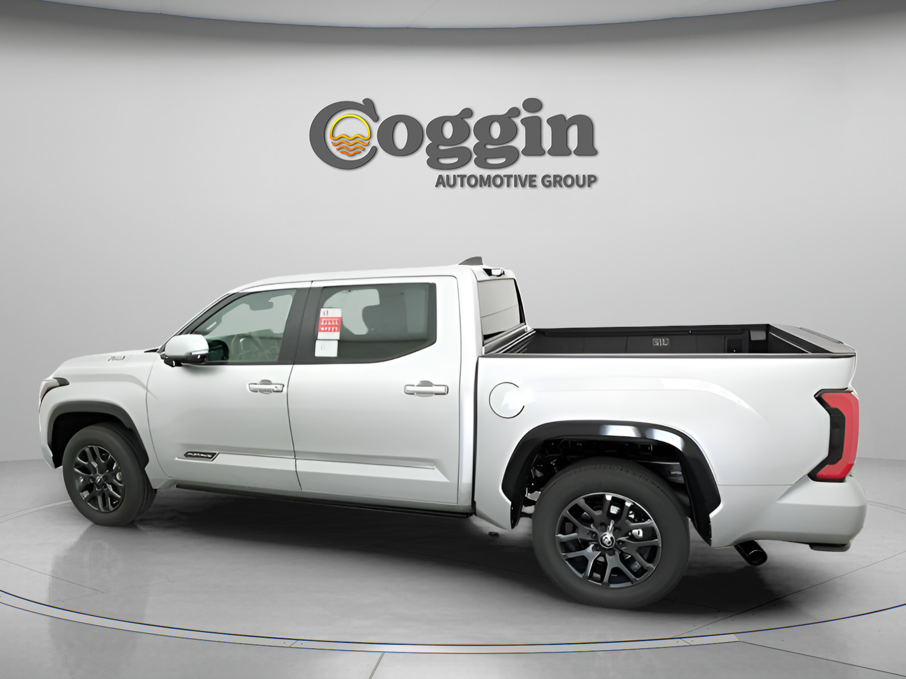 Used 2025 Toyota Tundra Platinum AWD/4WD image 8