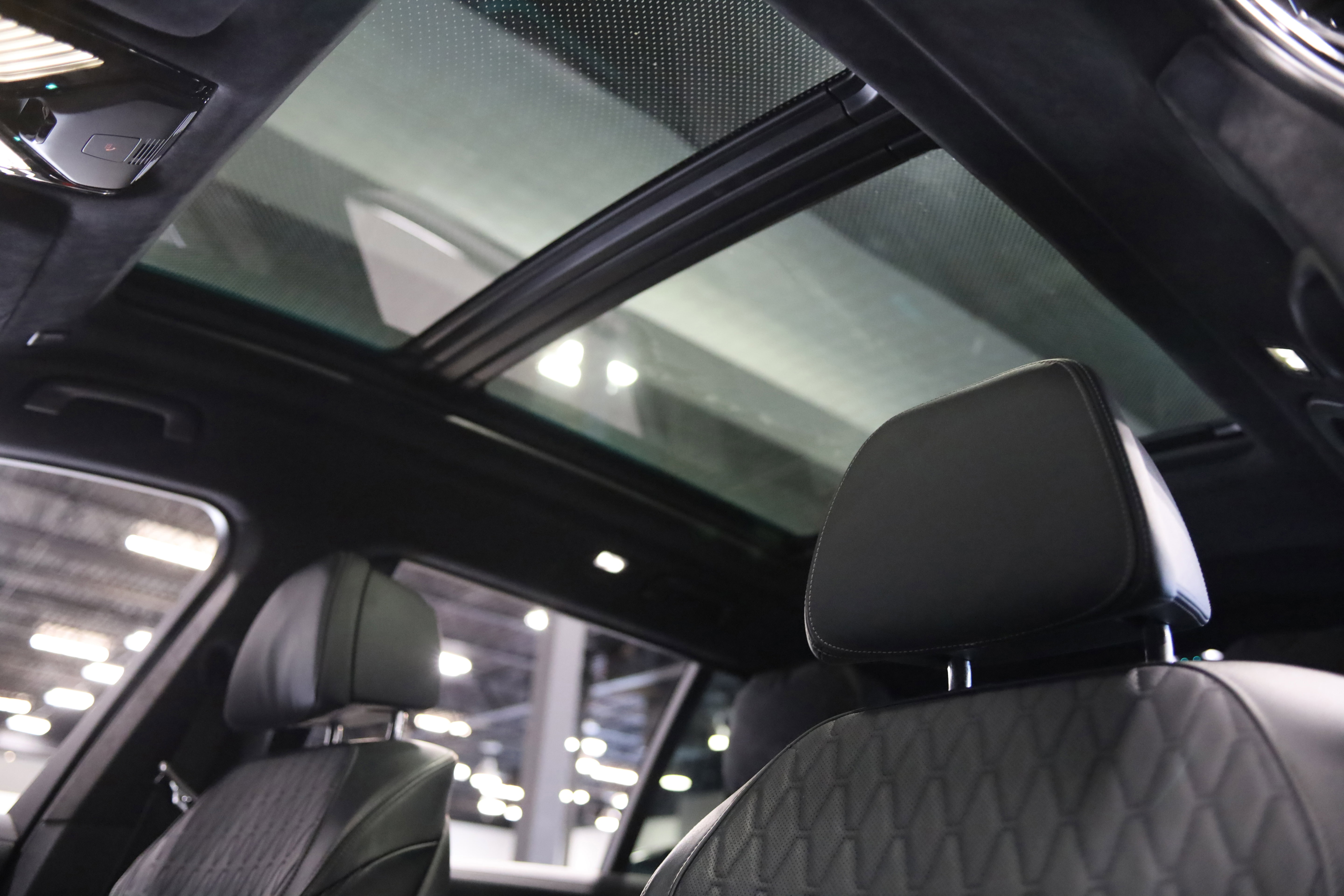 Used 2022 BMW X7 M50i w/ Dynamic Handling Package image 30