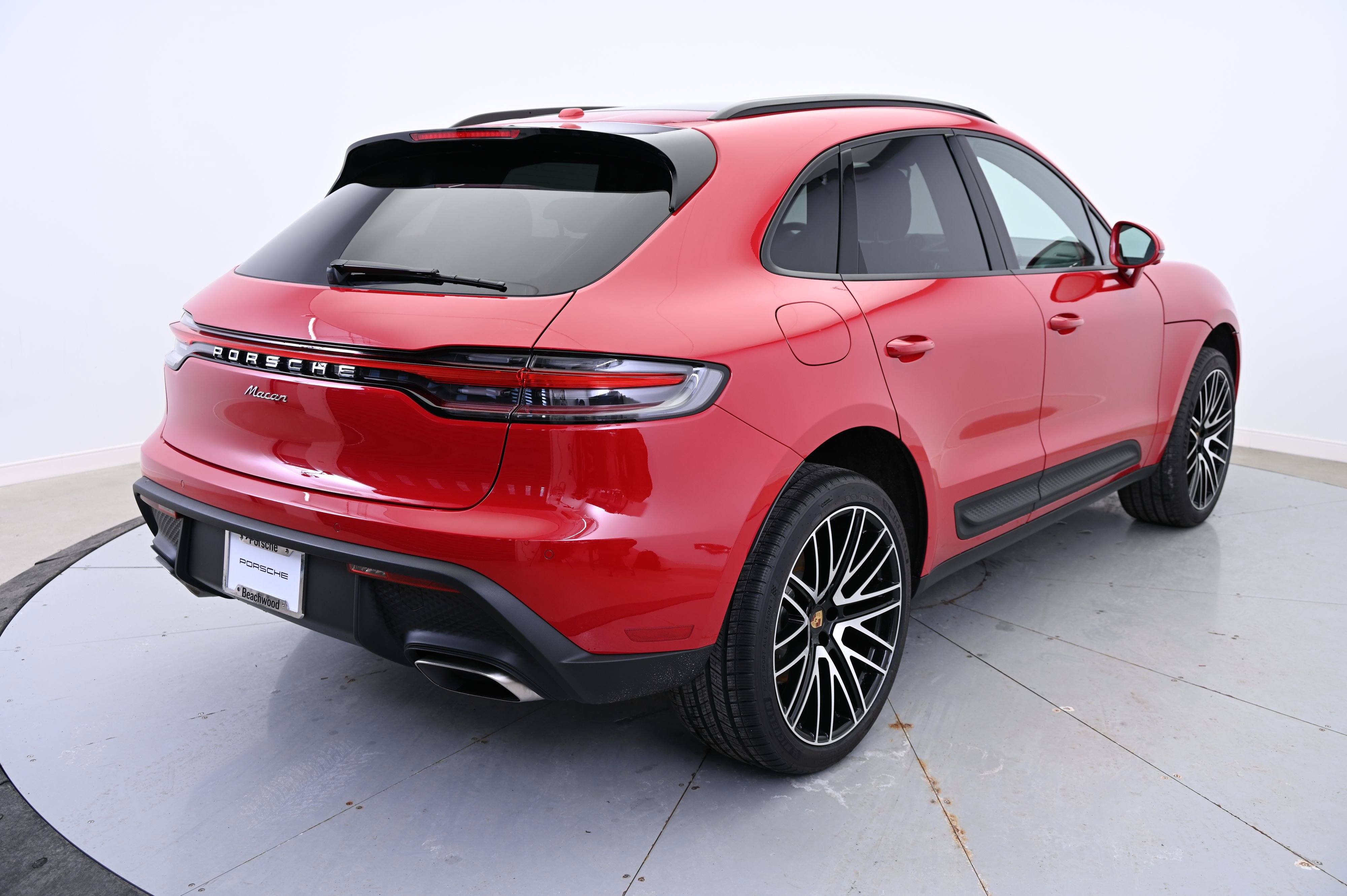 Used 2025 Porsche Macan image 7