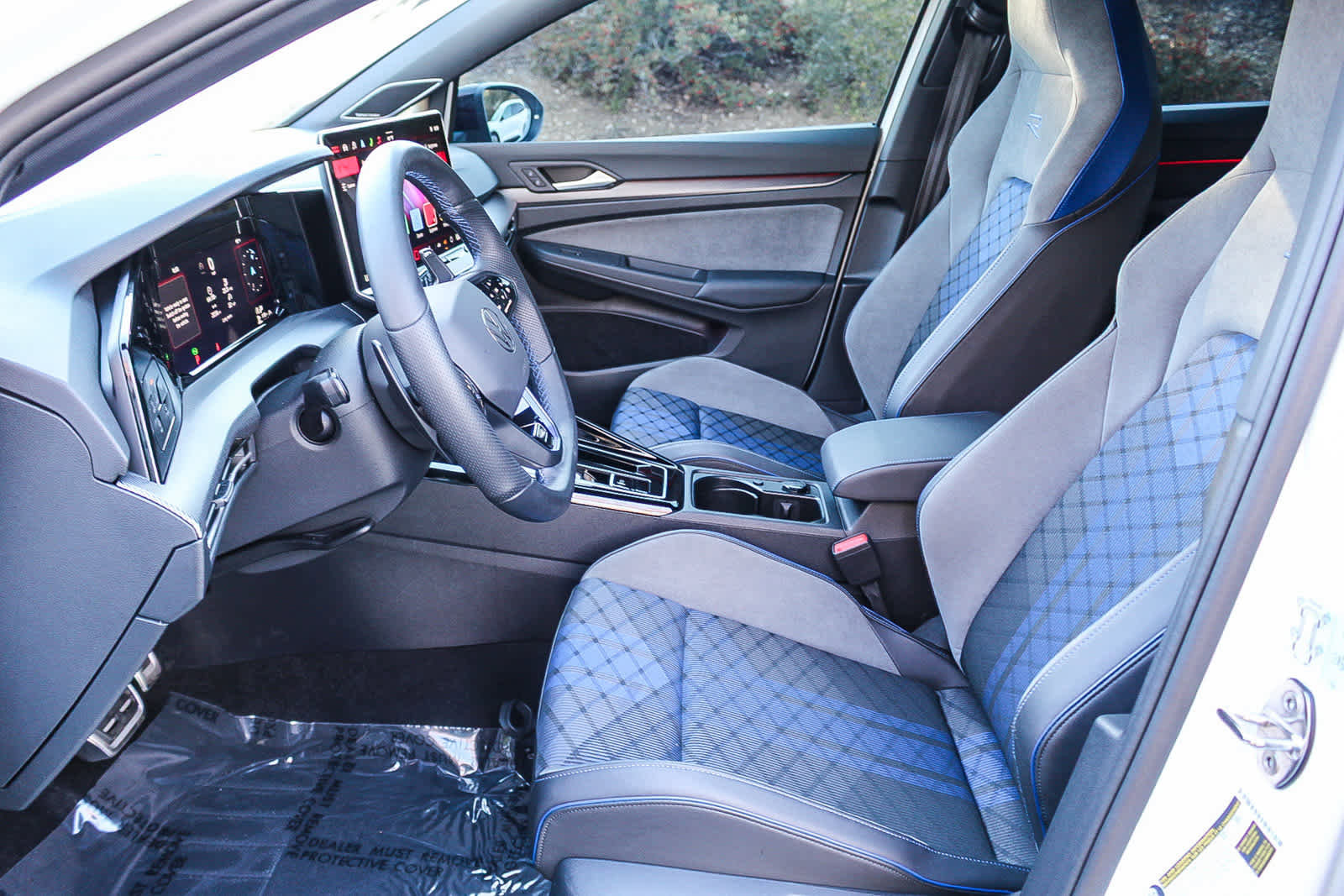 Used 2025 Volkswagen Golf w/ Euro Style Package image 16