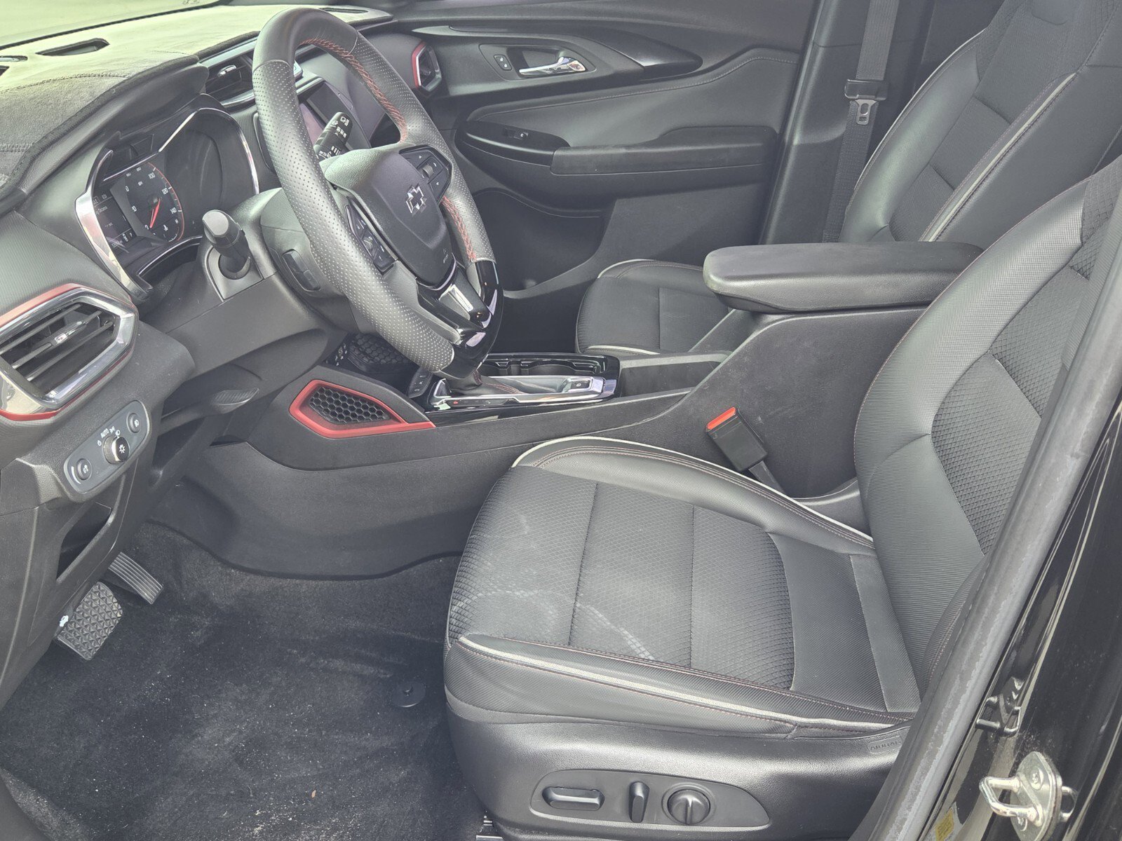 Used 2022 Chevrolet TrailBlazer RS FWD image 4