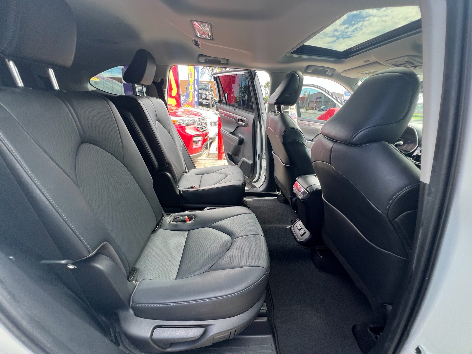 Used 2023 Toyota Highlander Limited FWD image 43