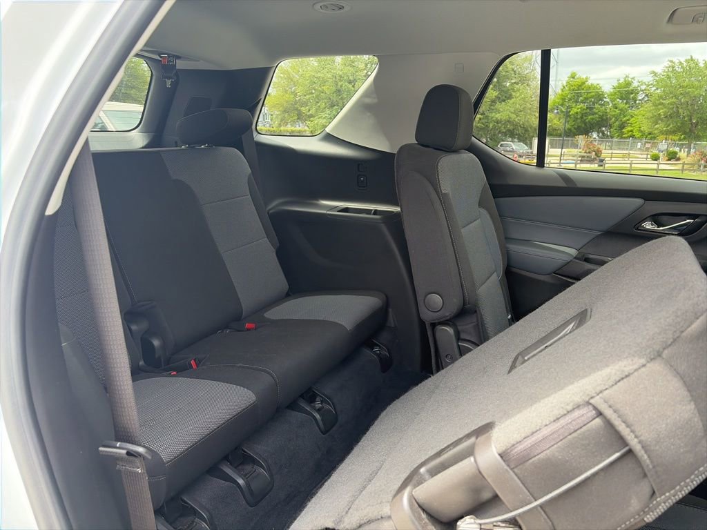 Used 2021 Chevrolet Traverse LT image 14
