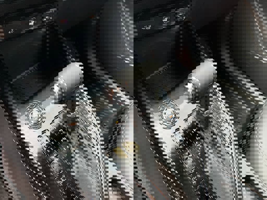 Used 2025 Kia Niro EX image 13