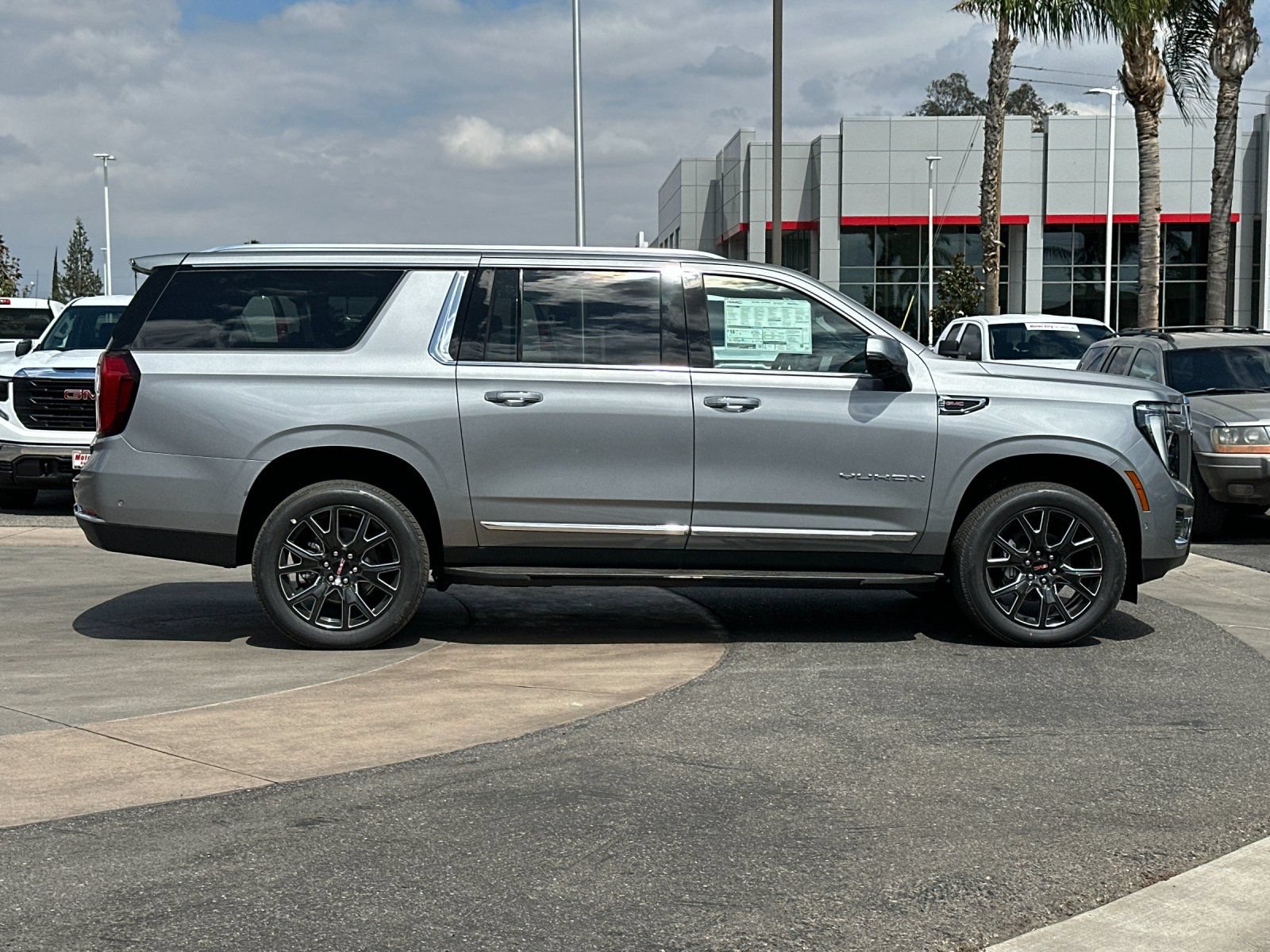 New 2026 GMC Yukon XL Elevation w/ Elevation Premium Package AWD/4WD image 3