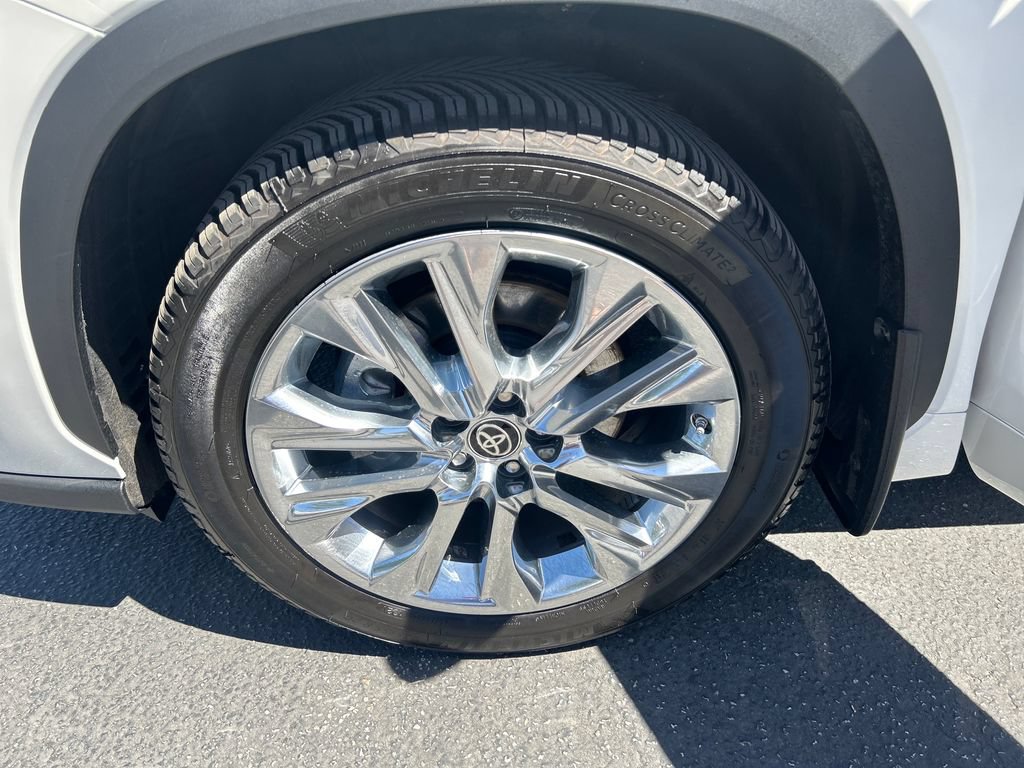 Certified 2021 Toyota Highlander Limited AWD/4WD image 16
