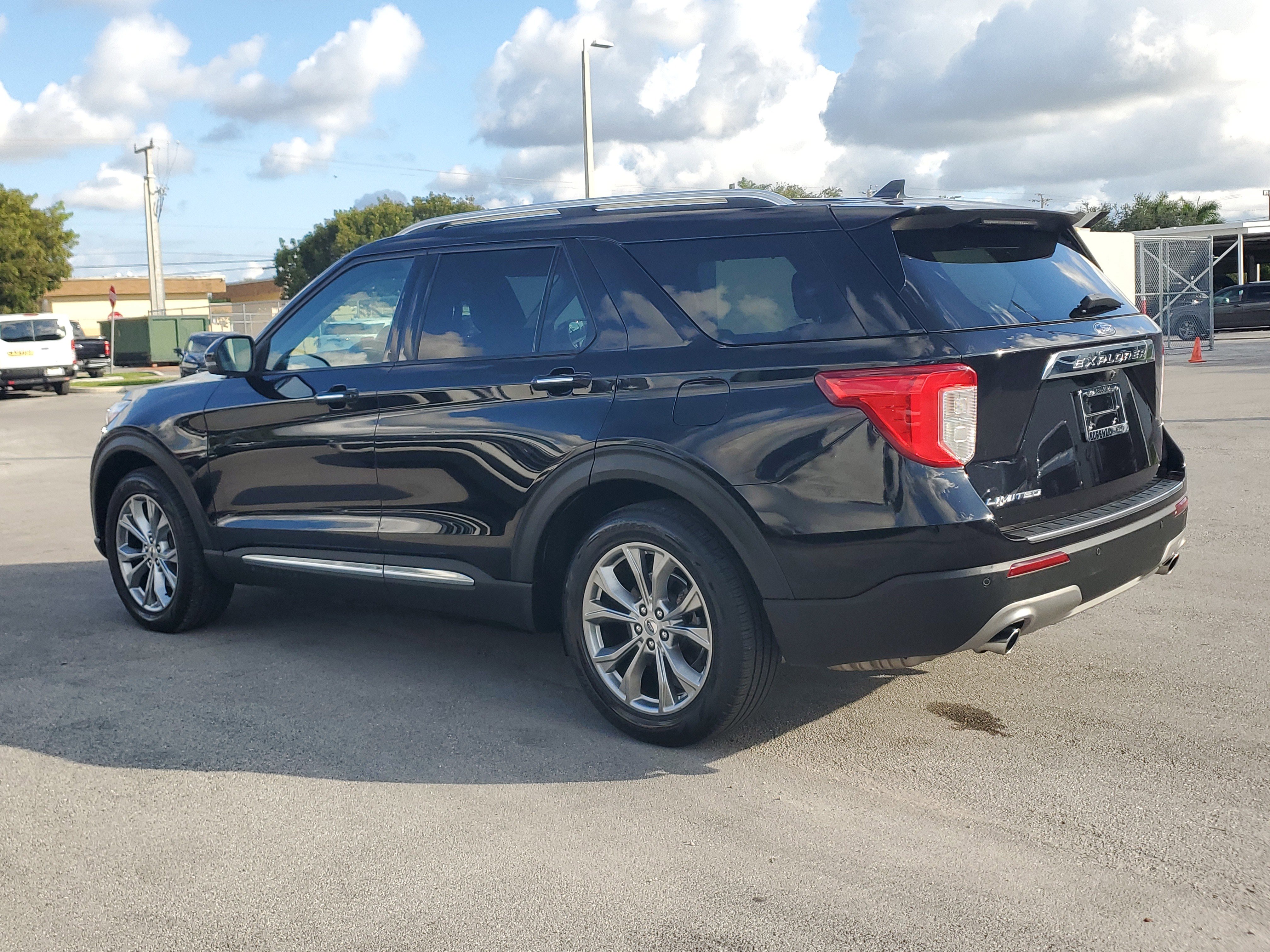 Used 2022 Ford Explorer Limited w/ Equipment Group 301A image 8