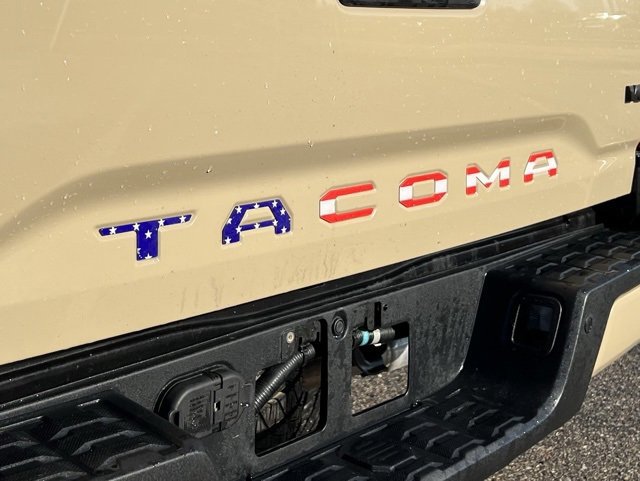 Used 2017 Toyota Tacoma TRD Sport image 9