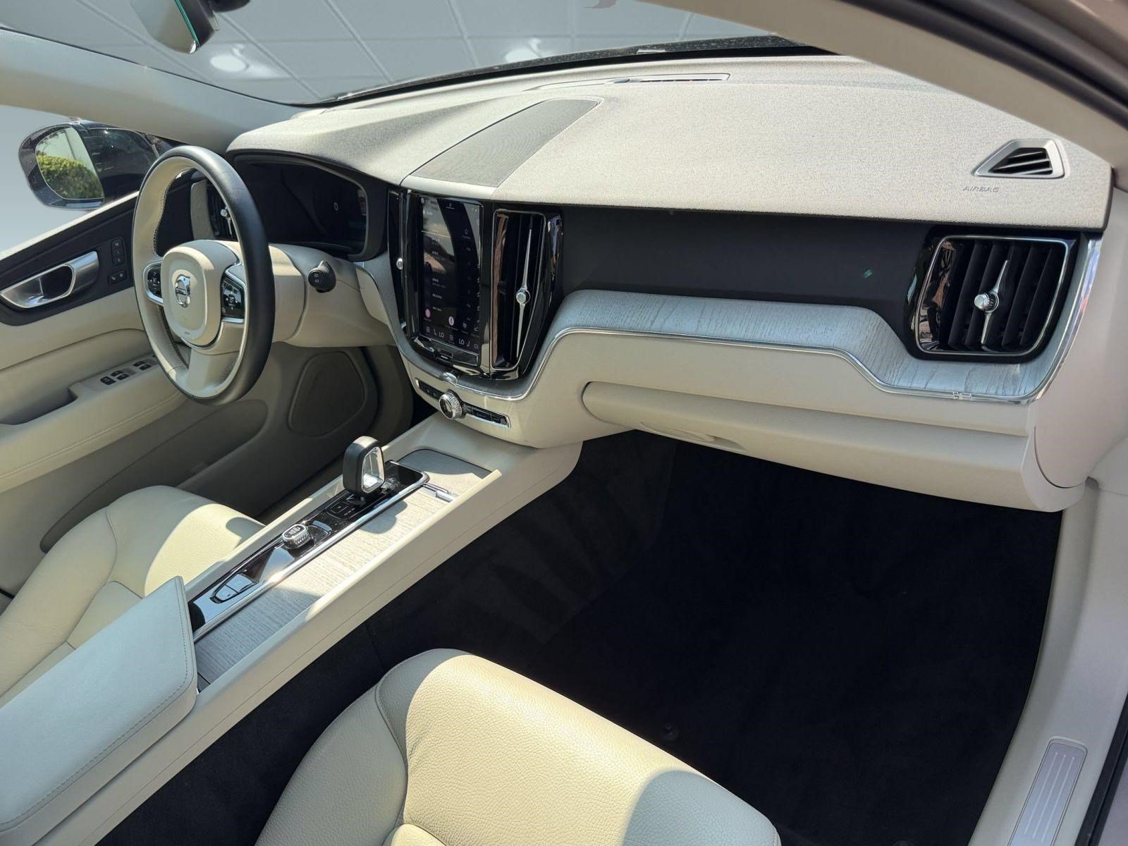 Used 2024 Volvo XC60 B5 Plus AWD/4WD image 31