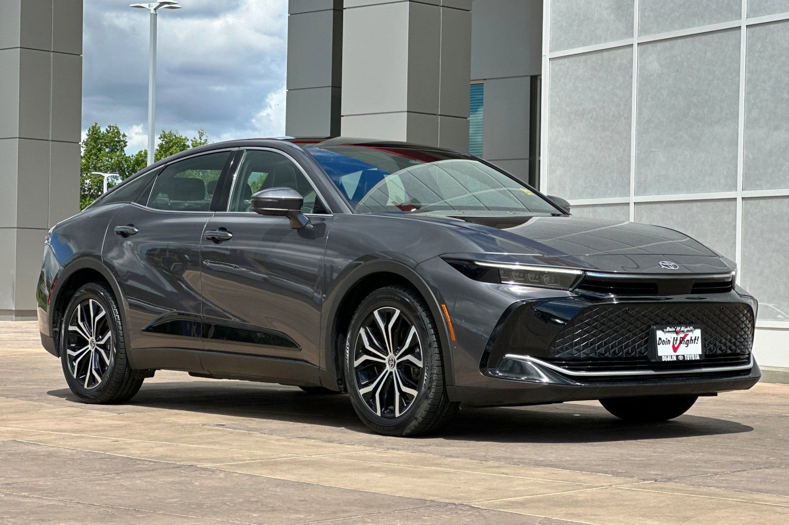 Used 2024 Toyota Crown Limited image 2