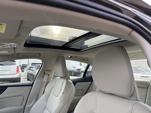 Used 2020 Volvo S60 T6 Momentum w/ Protection Package image 11