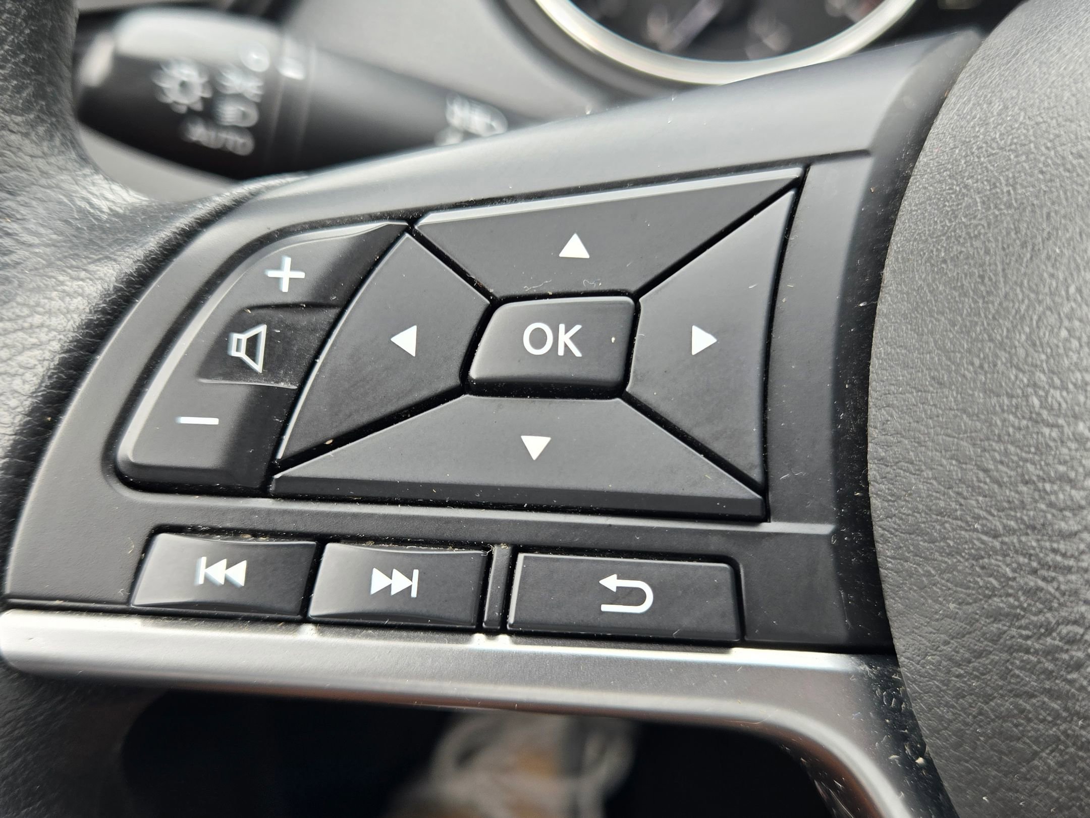 Used 2022 Nissan Rogue Sport S image 24