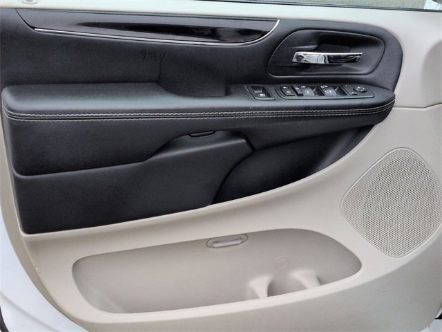 Used 2018 Dodge Grand Caravan SXT image 14