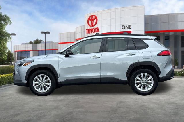 Certified 2025 Toyota Corolla Cross LE image 9