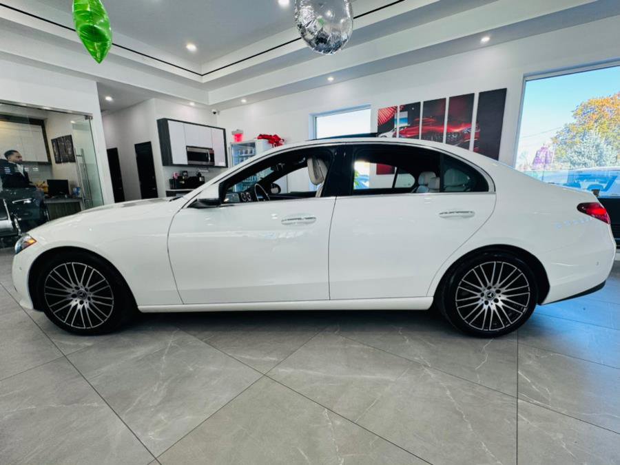 Used 2025 Mercedes-Benz C 300 4MATIC Sedan image 4