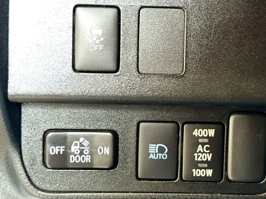 Used 2022 Toyota Tacoma TRD Off-Road w/ Technology Package AWD/4WD image 11
